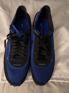 Nike Men’s Blue and Black Low-Top Sneakers